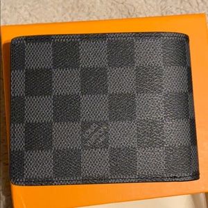 Luis Vuitton wallet